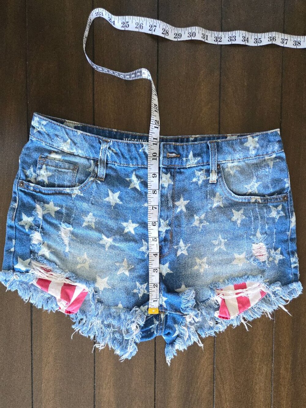 Mossimo 'Fourth of July' Star Printed Short Shorts (14/32) - Picture 10 of 11